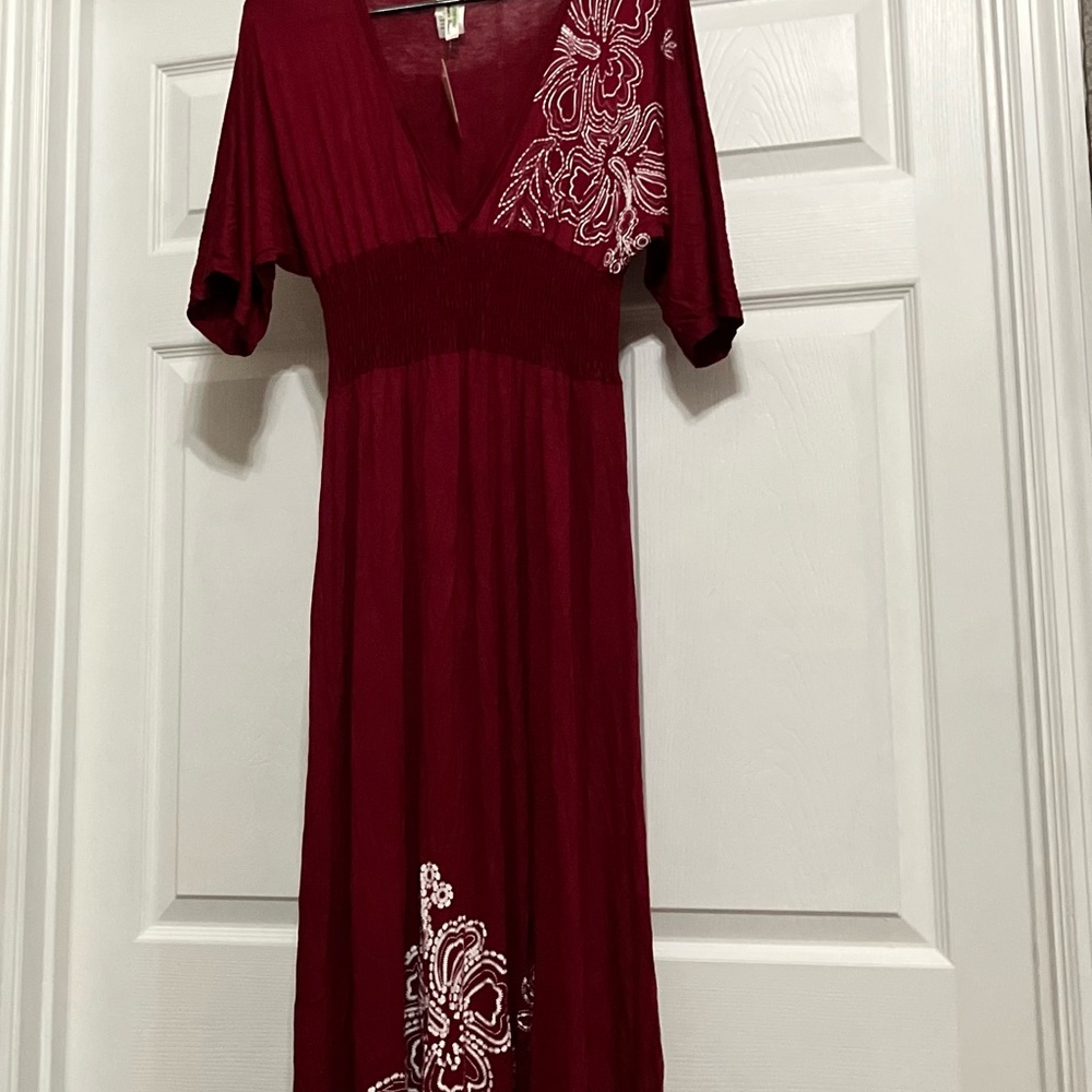 Burgundy V-Neck Maxi Dress with White Floral Embroidery